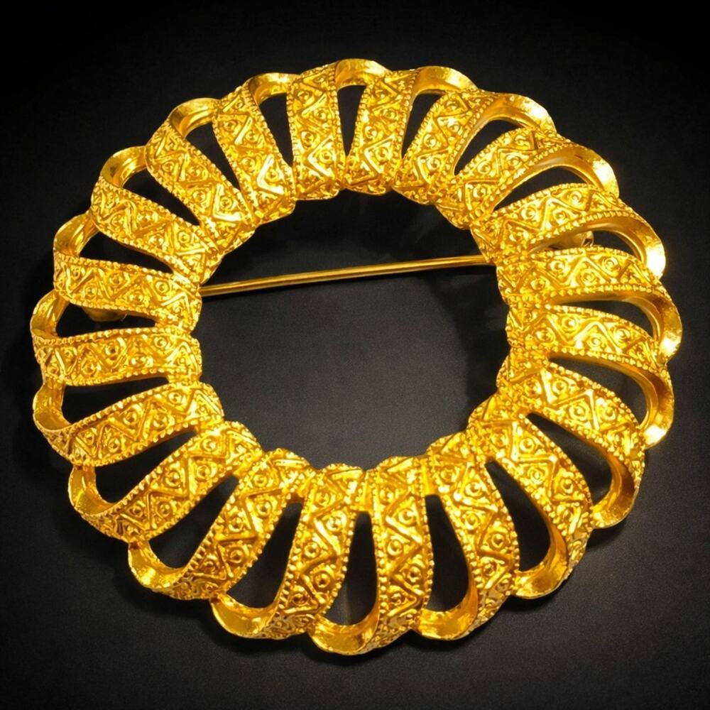 Vintage Large Shiny Gold Ornate Ribbon Wreath Brooch Pin, 2", Statement go-2